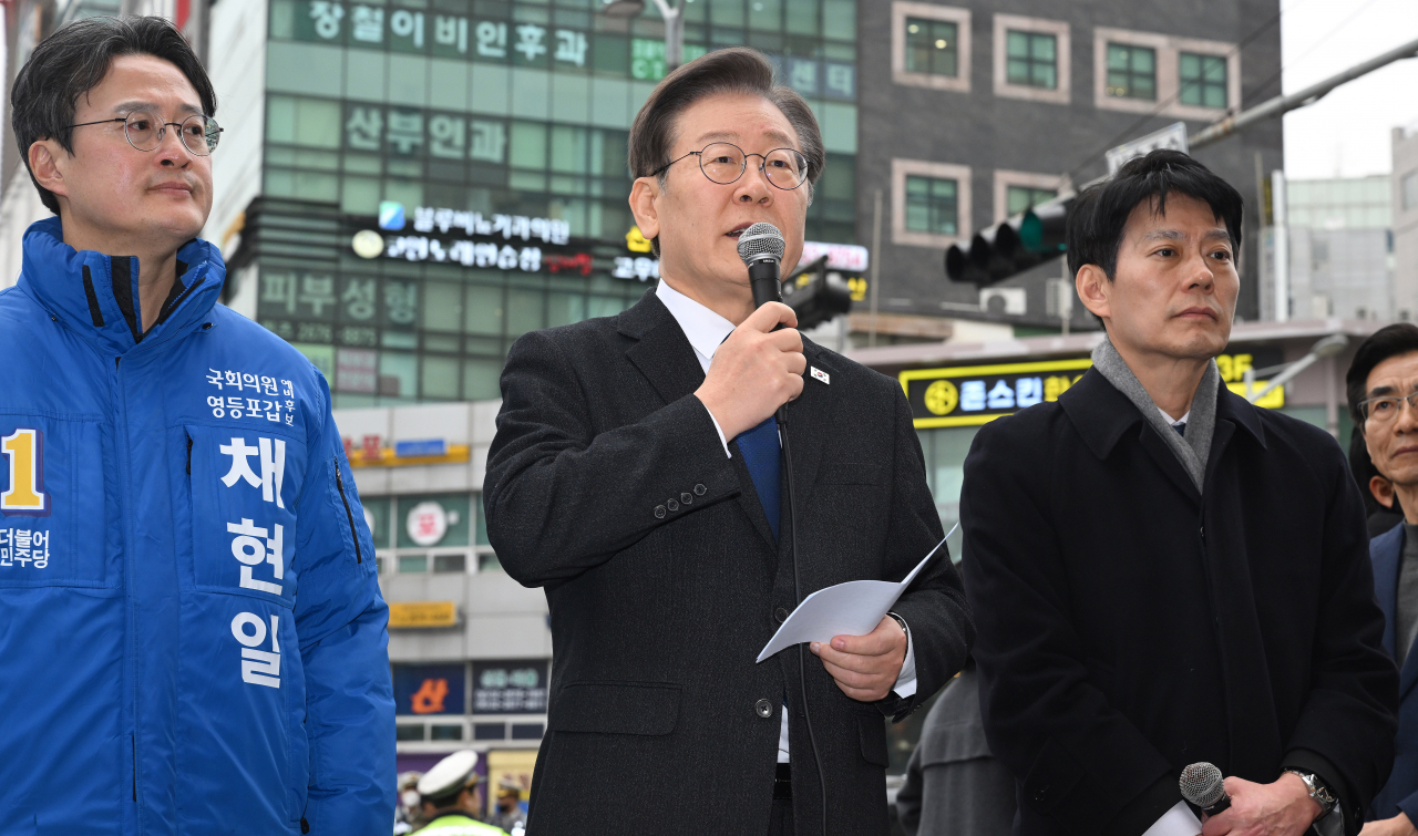 “측근 중 공천받은 사람 누가 있나”…이재명, 공천 논란 정면돌파[이런정치]