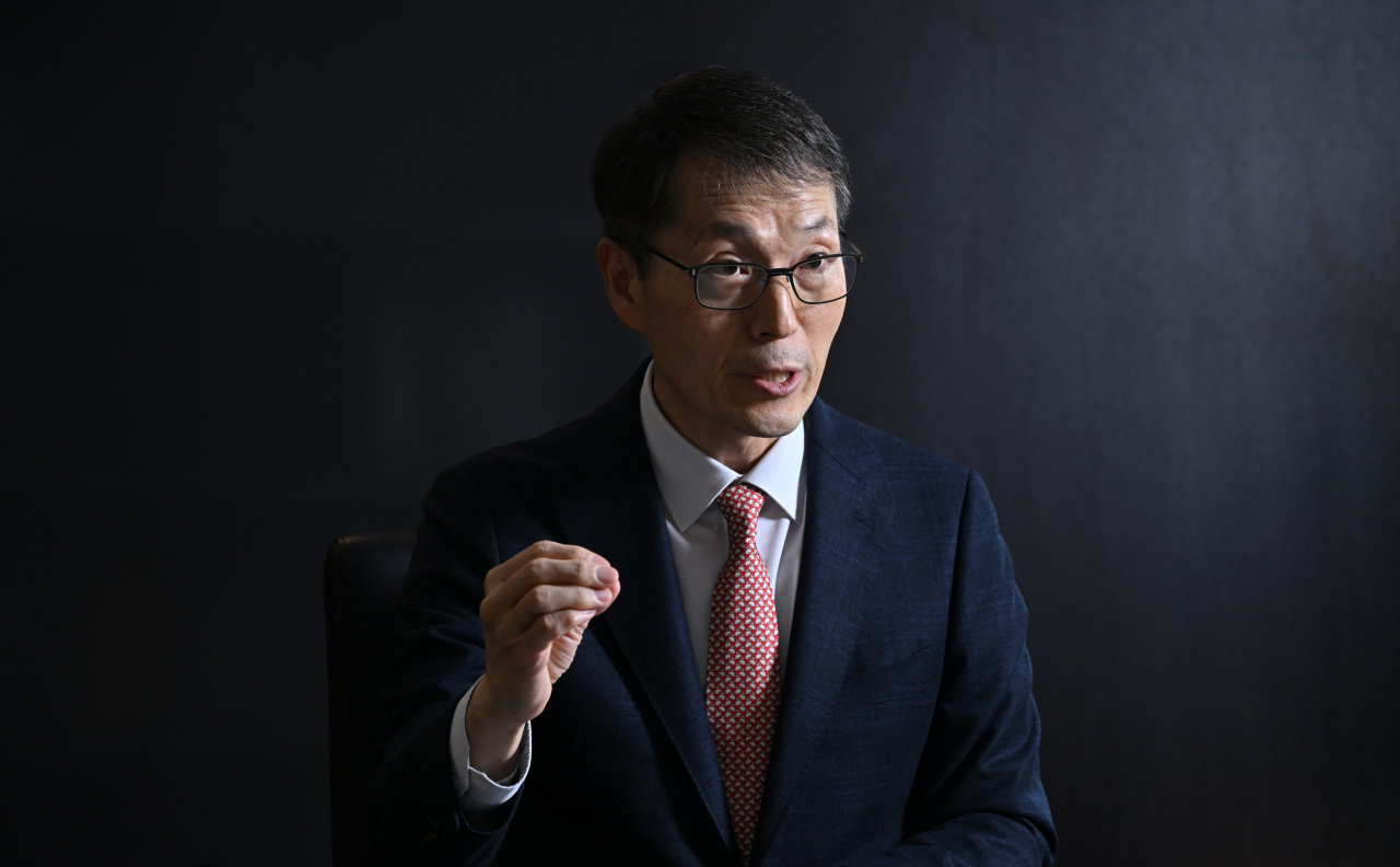강남훈 한국자동차모빌리티산업협회 회장은 “전기차 산업 경쟁력 확보를 위해서는 국내 투자 인센티브를 확대해야 한다”고 강조했다. 강 회장이 지난달 27일 서울 서초구 자동차회관에서 헤럴드경제와 인터뷰를 하는 모습. 임세준 기자