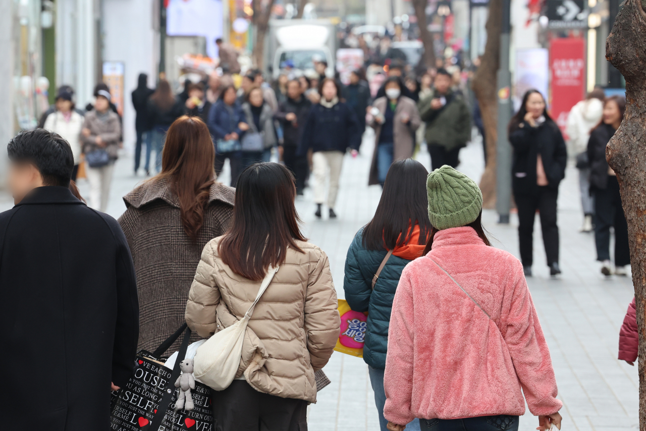 서울 시내 주요 상권에서 1층 점포 통상임대료가 가장 높은 곳은 중구 북창동으로 조사됐다. 사진은 서울 중구 명동 쇼핑 거리.[연합]