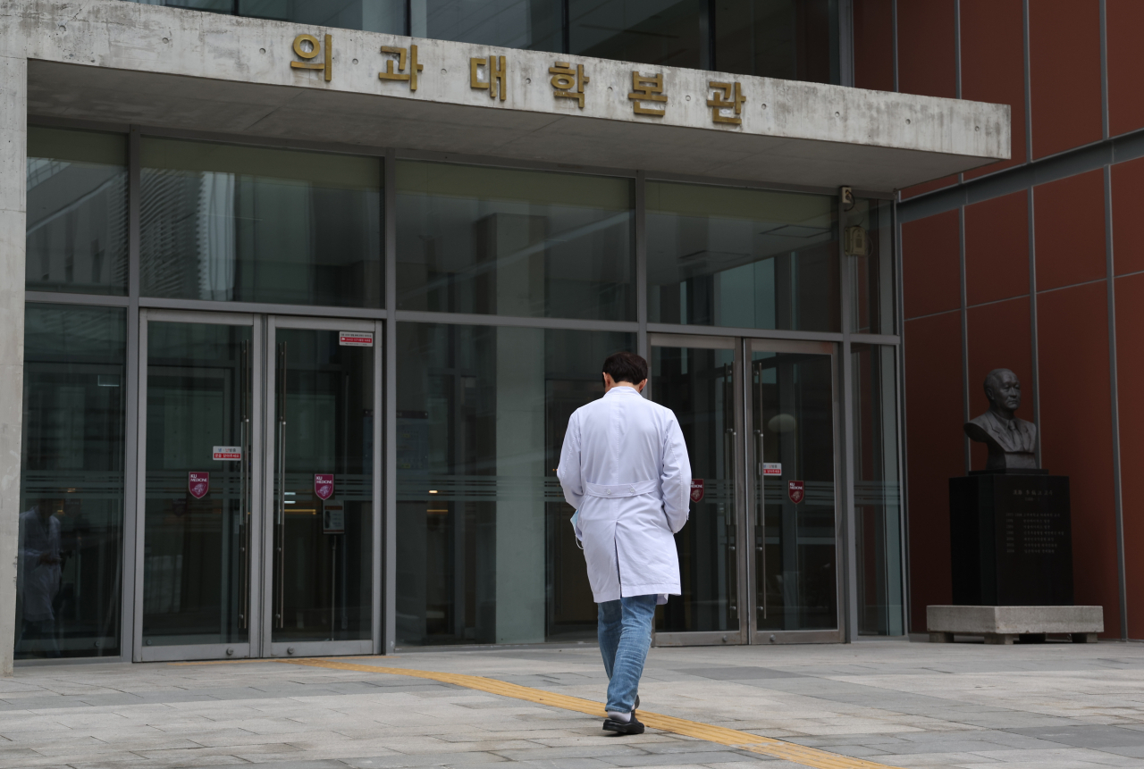 한산한 모습을 보이고 있는 서울 성북구 고려대학교 의과대학이 한산한 모습을 보이고 있다. [연합]