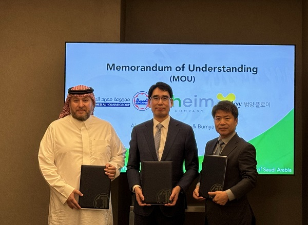 사진설명: 살렘 모하메드 알 오자이미 알-오자이미 그룹 대표(왼쪽), 나형균 오하임앤컴퍼니 대표이사(가운데), 김영택 범양플로이 대표이사(오른쪽)