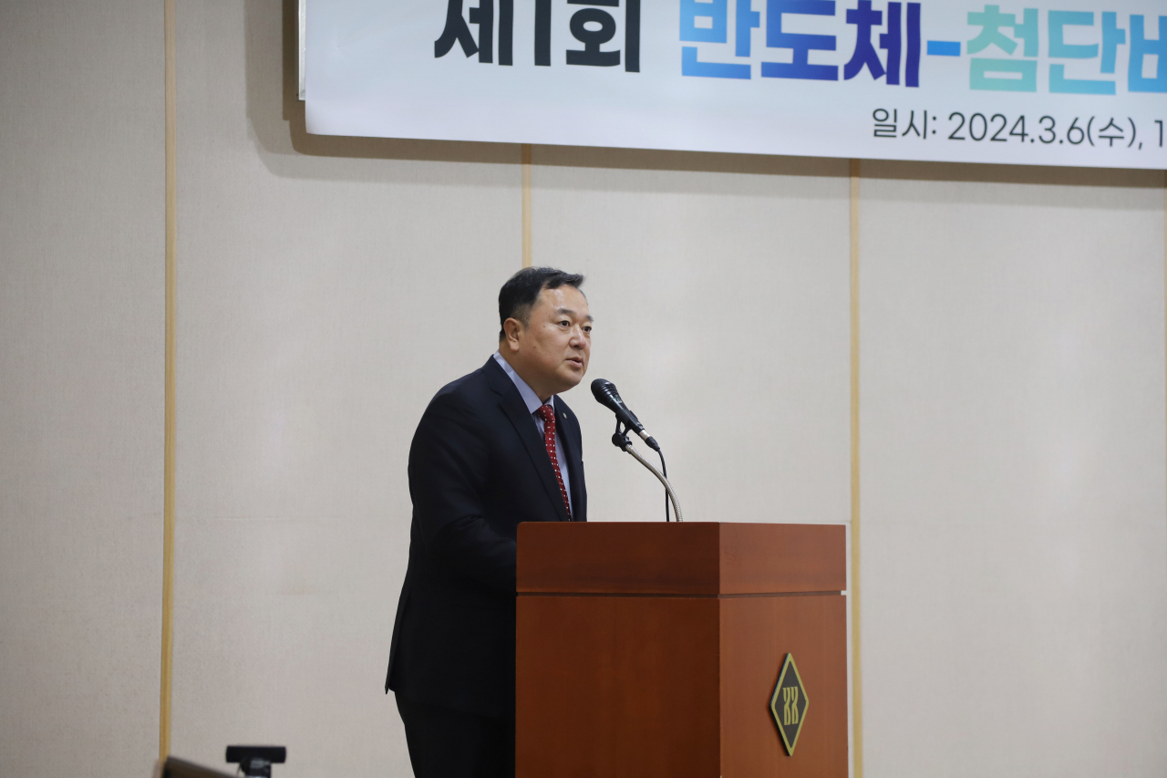 김장성 한국생명공학연구원 원장이 반도체-첨단바이오 국가전략기술 협력 포럼에서 축사를 하고 있다.[한국생명공학연구원 제공]
