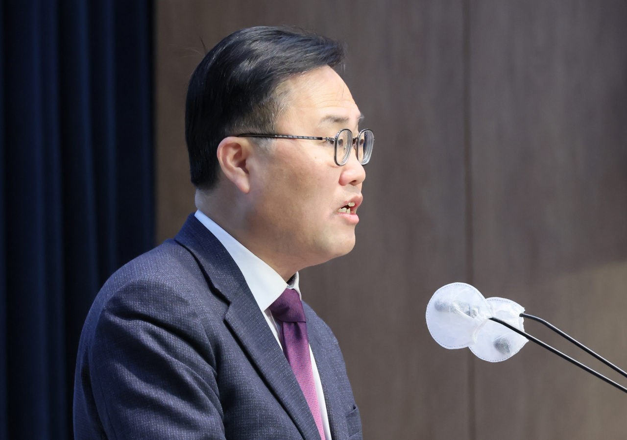 홍석준 국민의힘 의원이 6일 국회 소통관에서 당의 컷오프(공천배제) 결정에 대한 입장을 밝히고 있다. [연합]