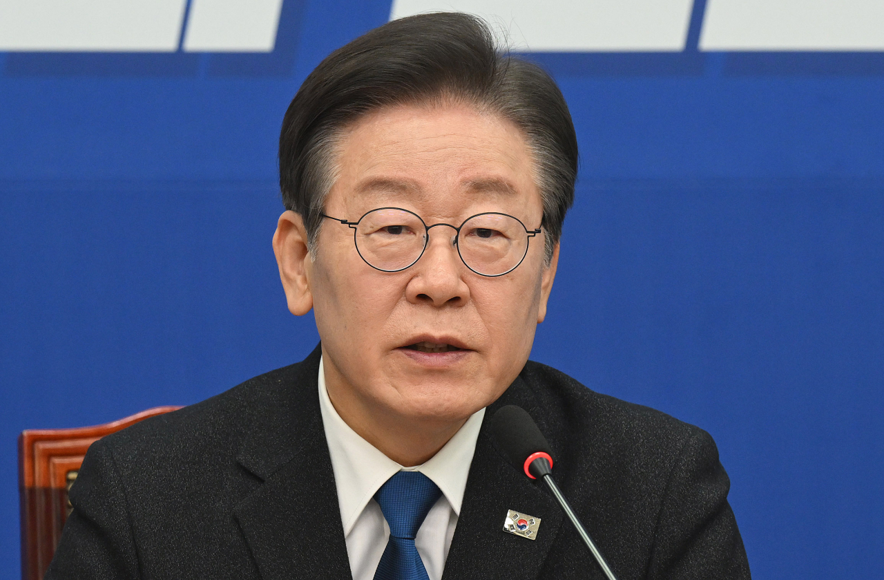 이재명 더불어민주당 대표가 6일 서울 여의도 국회에서 열린 최고위원회의에 참석해 현안에 관해 발언하고 있다. 임세준 기자