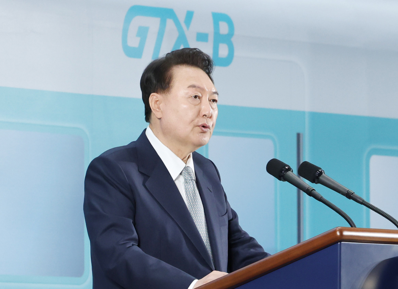 윤석열 대통령이 7일 인천 송도컨벤시아에서 열린 수도권광역급행철도(GTX) B노선 착공기념식에서 기념사를 하고 있다. [연합]