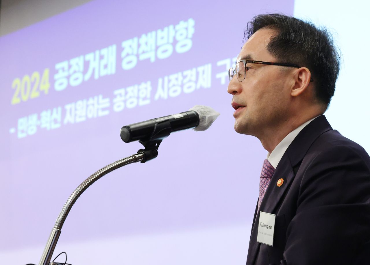 한기정 공정거래위원장이 7일 오후 서울 용산구 그랜드 하얏트 호텔에서 2024 공정거래 정책 방향을 주제로 주한미국상공회의소 오찬 강연을 하고 있다. [연합]