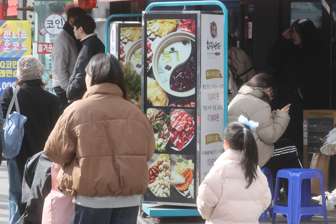 서울 마포구 서교동 일대의 식당가 모습. [연합]
