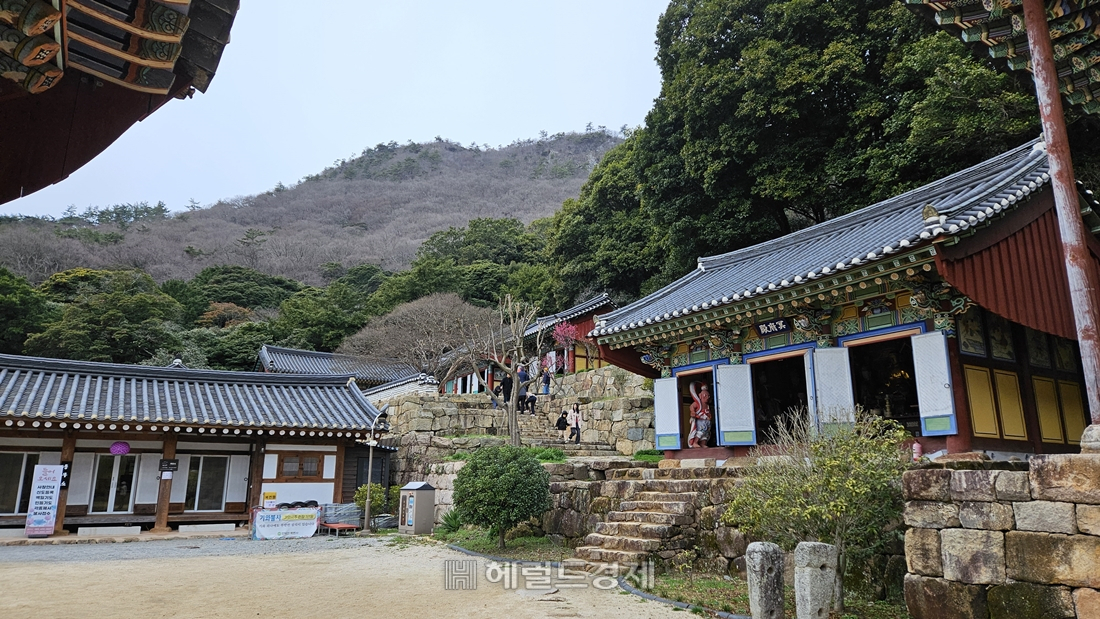 백련사 경내