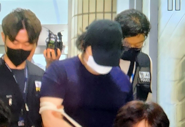 경기도 의왕시의 한 아파트 엘리베이터에서 20대 여성을 폭행하고 강간하려 한 A 씨. [연합]