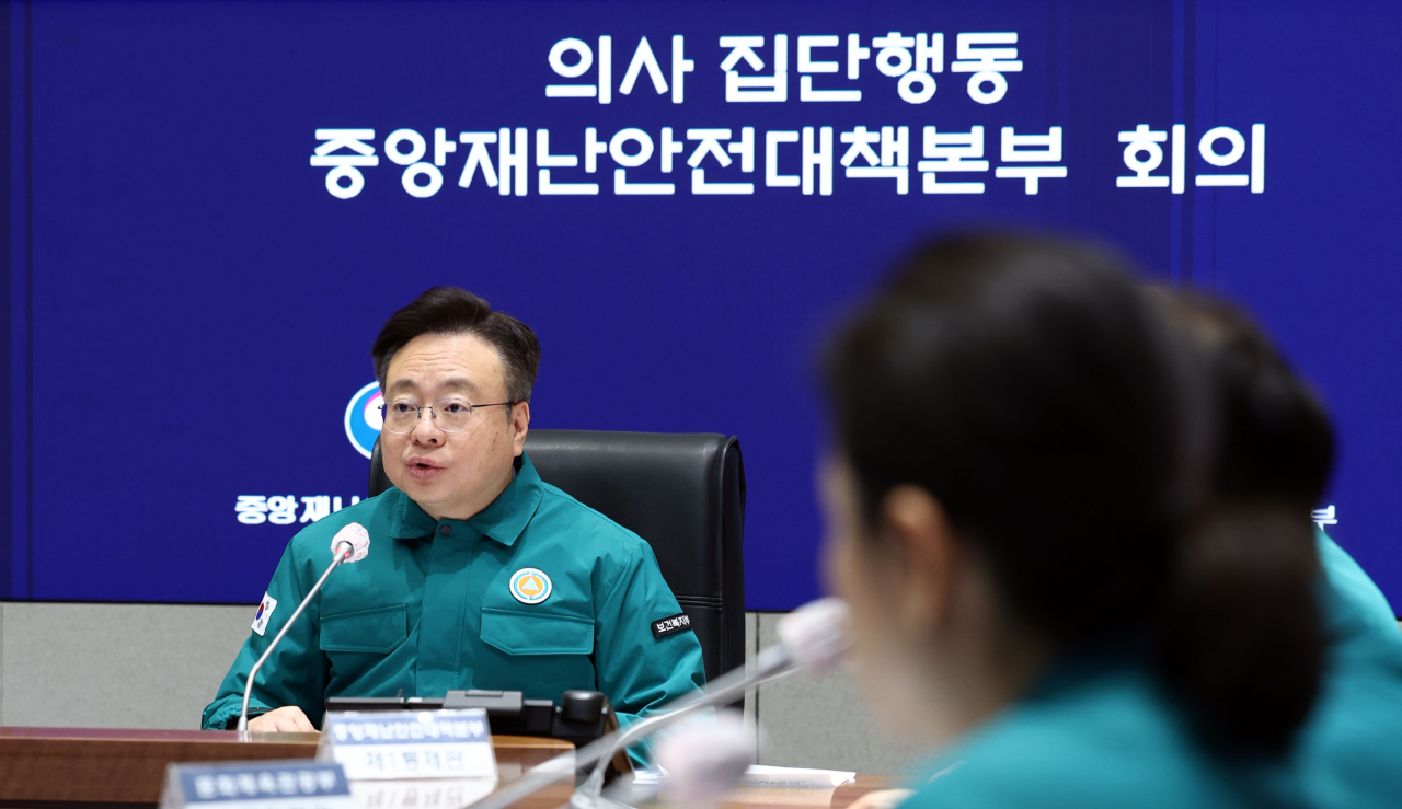 조규홍 중앙재난안전대책본부 1차장(보건복지부 장관)이 10일 오후 서울 종로구 정부서울청사에서 열린 의사 집단행동 중앙재난안전대책본부 회의에서 발언하고 있다. [연합]