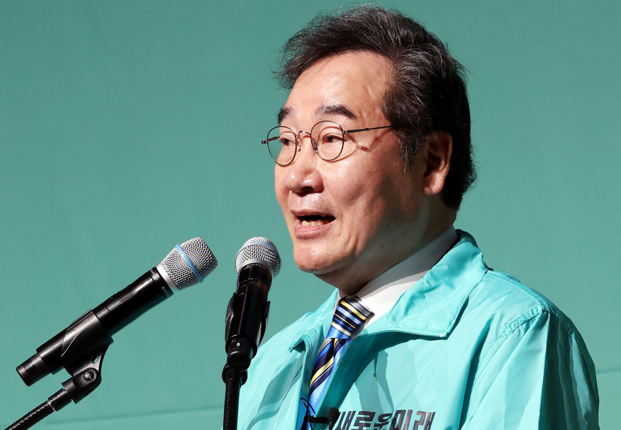 이낙연 새로운미래 공동대표가 10일 오후 광주 서구 김대중컨벤션센터에서 열린 당원 집회·필승 결의대회에서 발언하고 있다. [연합]