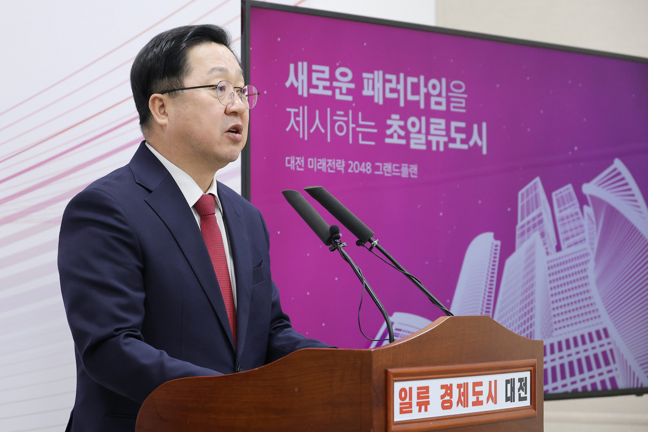 이장우대전시장이 11일 대전시청에서 열린 2048 그랜드플랜 브리핑을 열고 대전을 세계 초일류도시로 도약시키겠다는 포부를 밝히며, 미래를 향한 큰 걸음을 내딛는 대전의 미래비전을 제시했다.