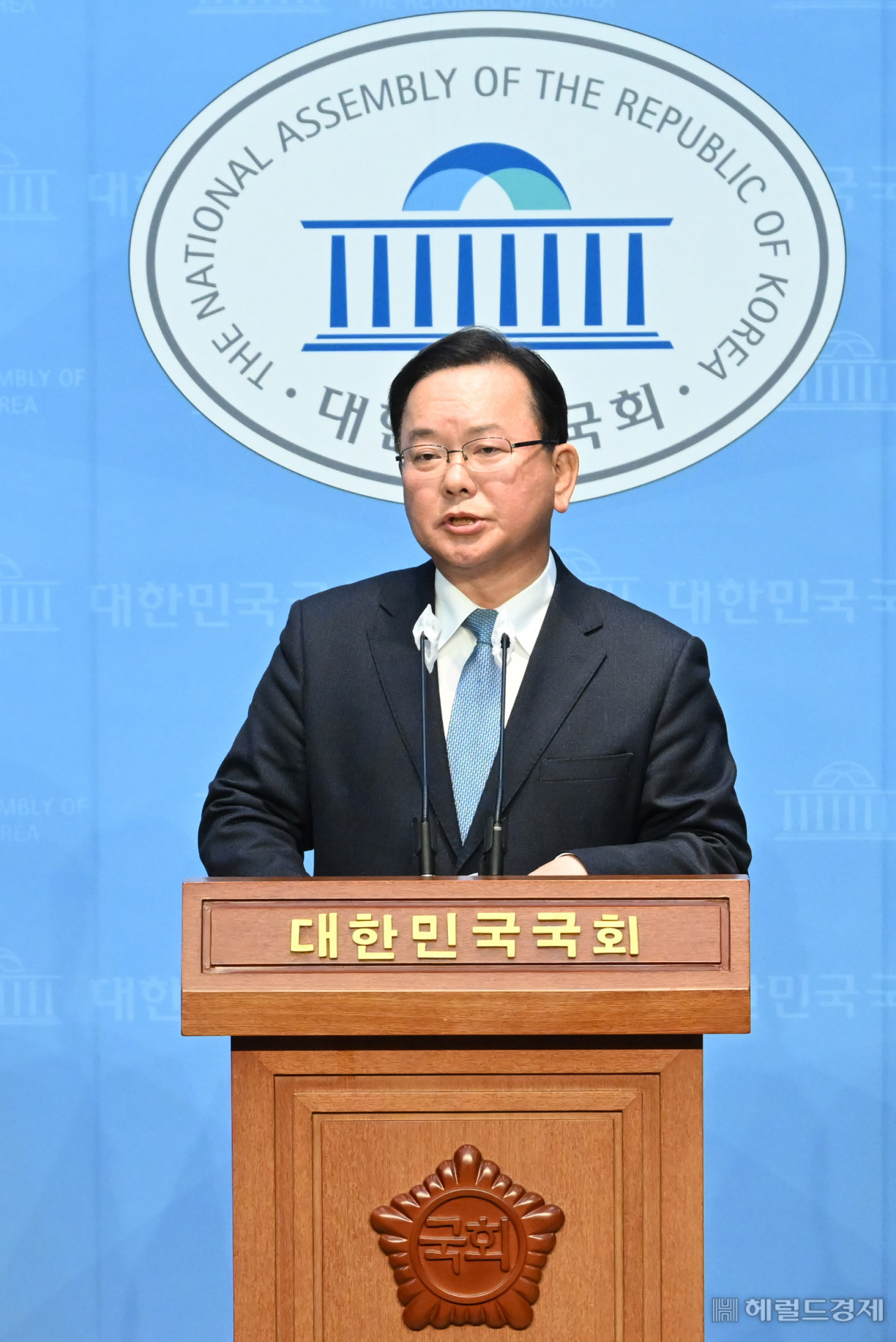 김부겸 전 국무총리가 11일 오후 서울 여의도 국회 소통관에서 기자회견을 하고 있다. 이상섭 기자