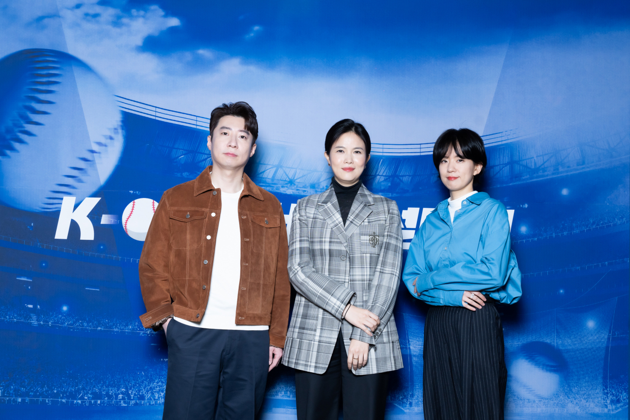 티빙은 12일 서울 CJ ENM 사옥에서 ‘티빙 K-볼 설명회 서비스 설명회’를 열고 프로야구 뉴미디어 중계 및 디지털 콘텐츠에 대한 계획을 발표했다. 왼쪽부터 전택수 티빙 CPO, 최주희 티빙 CEO, 이현진 티빙 CSO. [티빙 제공]
