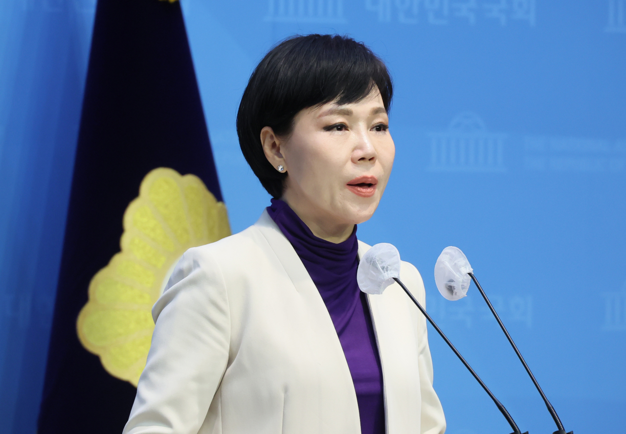 전현희 전 국민권익위원장이 6일 국회 소통관에서 22대 총선 서울 중구성동구갑 출마선언 기자회견을 하고 있다. 더불어민주당 전략공천위원회는 전 전 위원장을 이 지역구에 전략공천 했다. [연합]