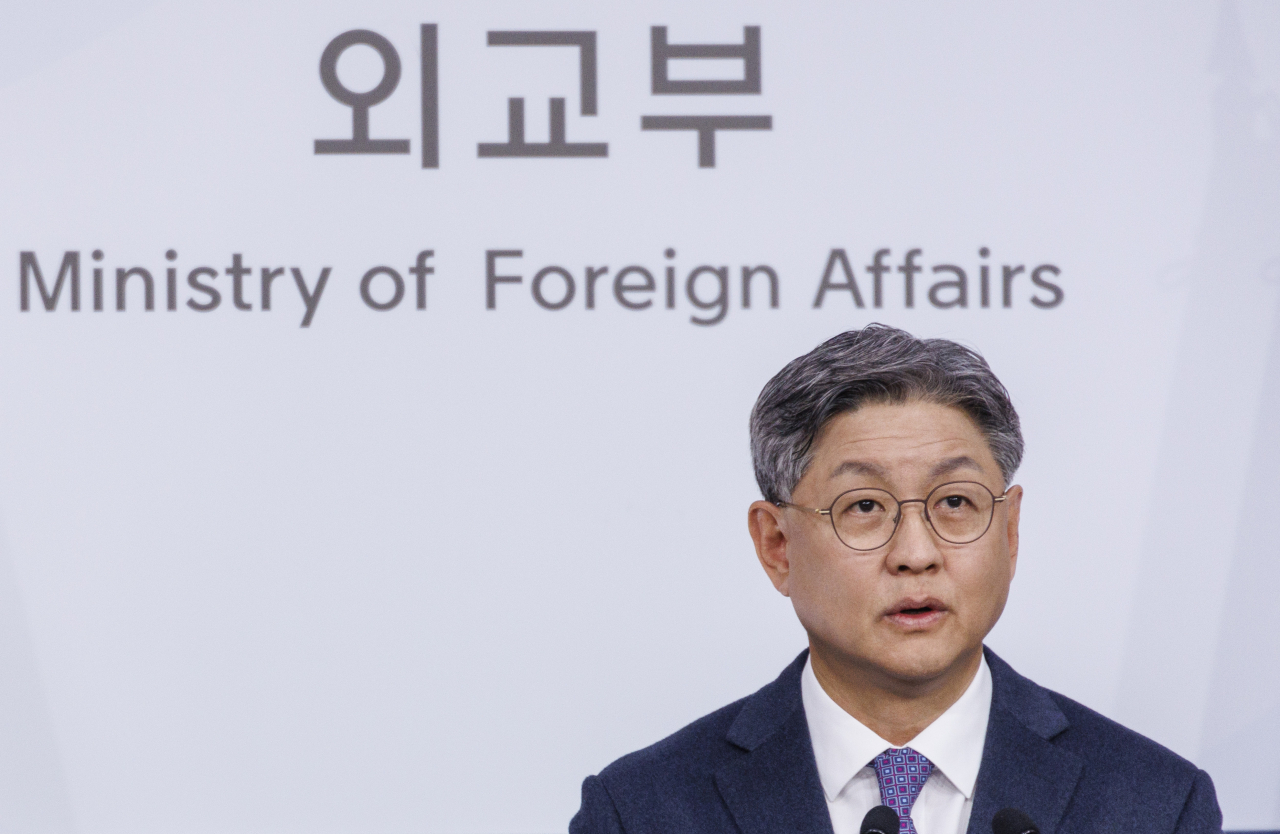 임수석 외교부 대변인이 12일 오후 서울 종로구 외교부에서 정례브리핑에서 한국인 선교사가 러시아 블라디보스토크에서 간첩 혐의로 체포된 사실에 대한 질문에 답하고 있다. [연합]