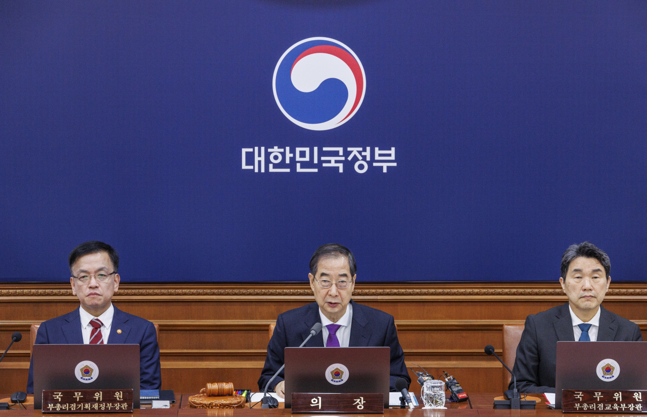 한덕수 국무총리가 12일 오전 서울 종로구 정부서울청사에서 열린 국무회의에서 발언하고 있다. [연합]