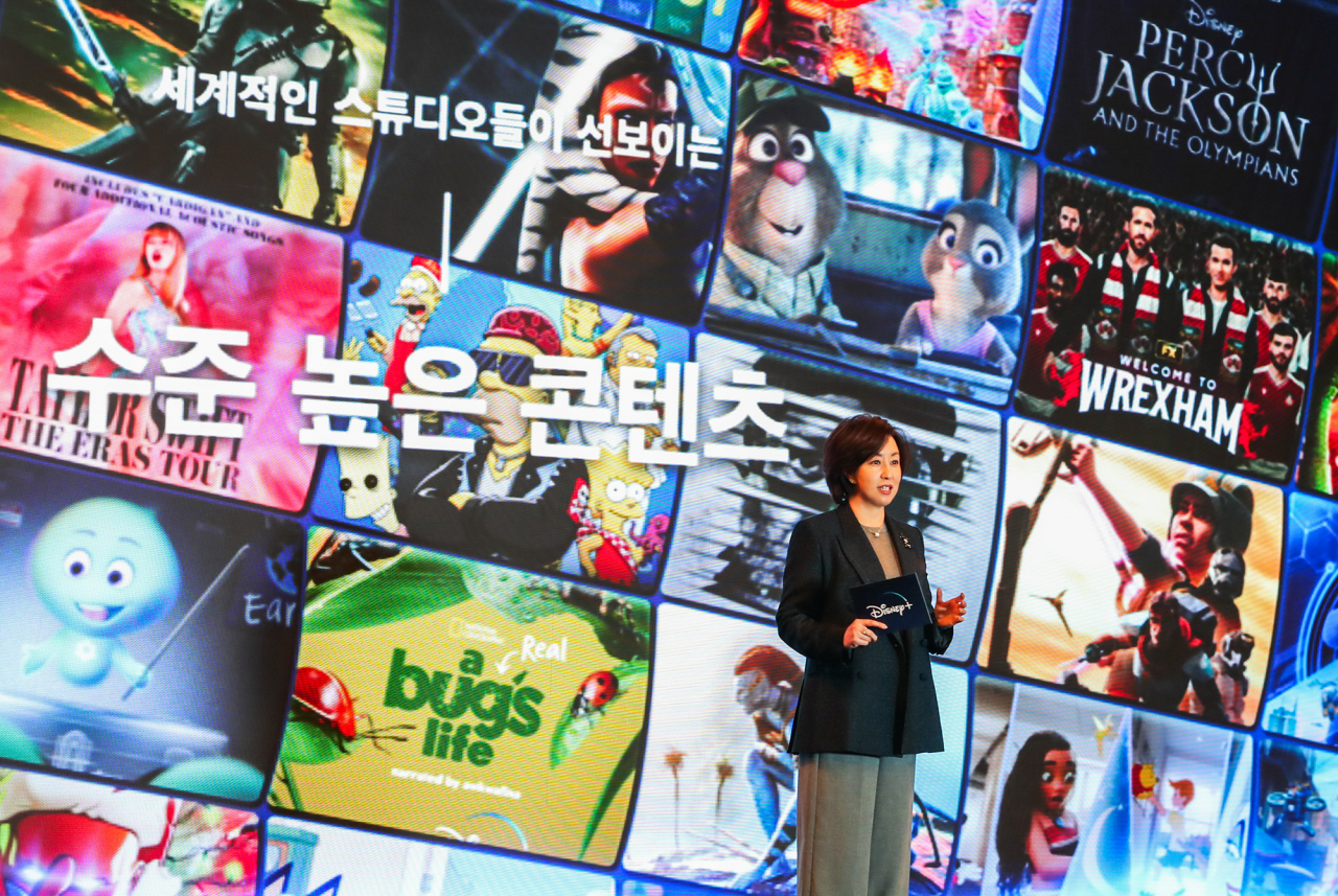 김소연 월트디즈니 컴퍼니 코리아 대표가 3월 12 일 진행된 2024 디즈니+ 콘텐츠 라인업 미디어 데이에서 디즈니+ 2024 콘텐츠 전략을 발표하고 있다.