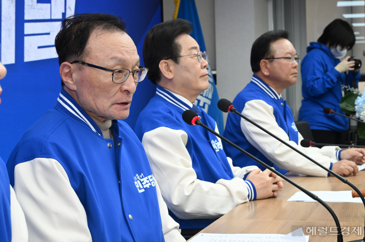 더불어민주당 상임공동선거대책위원장인 이해찬 더불어민주당 상임고문이 12일 서울 여의도 민주당 중앙당사에서 열린 '국민승리 선거대책위원회 출범식'에서 모두발언을 하고 있다. 이상섭 기자