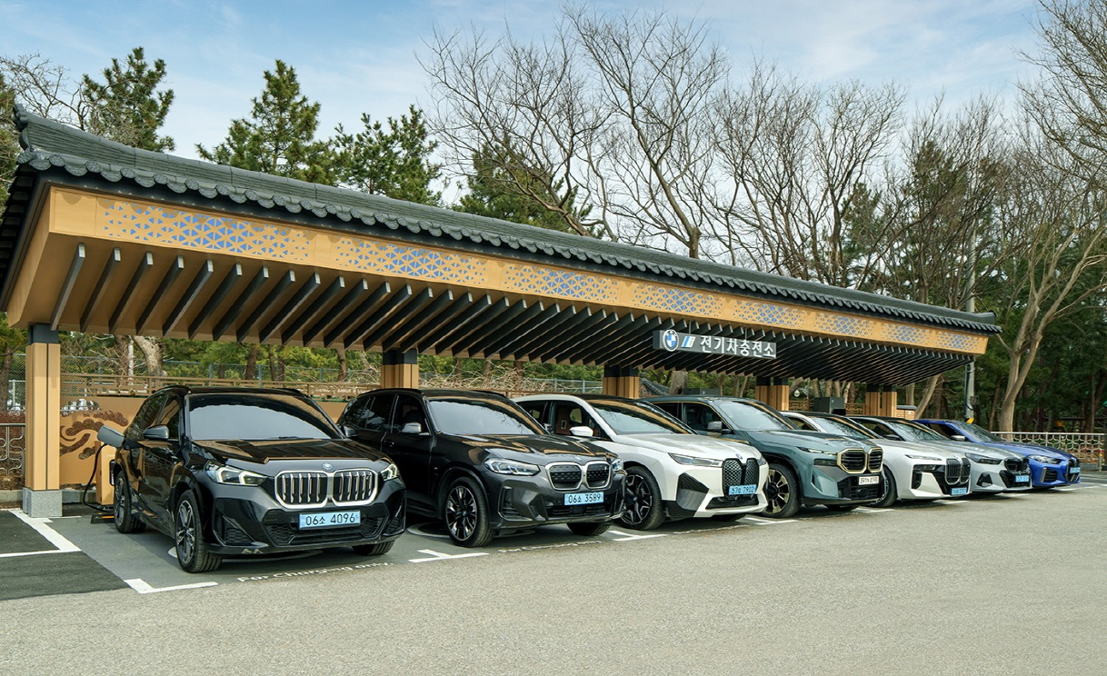 주문진 BMW 차징 스테이션에서 BMW 전기차들이 충전 중인 모습. [BMW 코리아 제공]