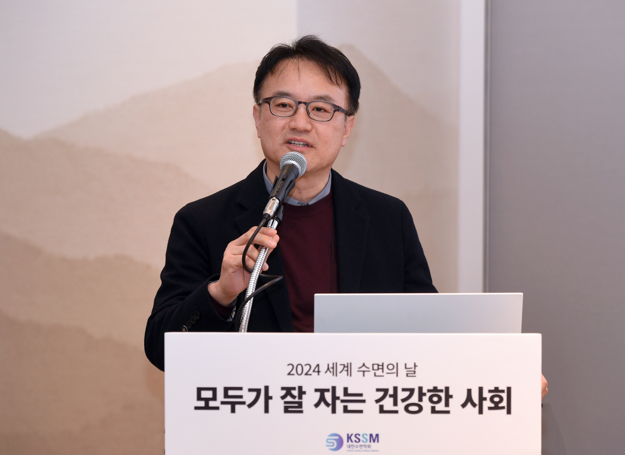 올해 1월 제 15대 대한수면학회 회장을 취임한 양광익 회장이 13일 수면건강 선포식에서 기념사를 하고 있다.