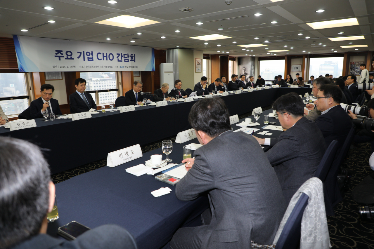 ‘주요 기업 CHO 간담회’에는 고용노동부가 ‘노동개혁 정책 방향’을 설명하고, 고용노동부 장관과 주요 기업 CHO들이 노동개혁과 관련한 심도있는 의견을 나눴다. [한국경영자총협회 제공]