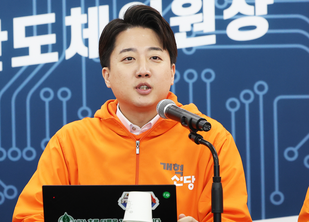 개혁신당 이준석 대표가 13일 오전 경기도 용인시 양향자 후보 선거사무소에서 열린 현장 최고위원회의에서 발언하고 있다. [연합]