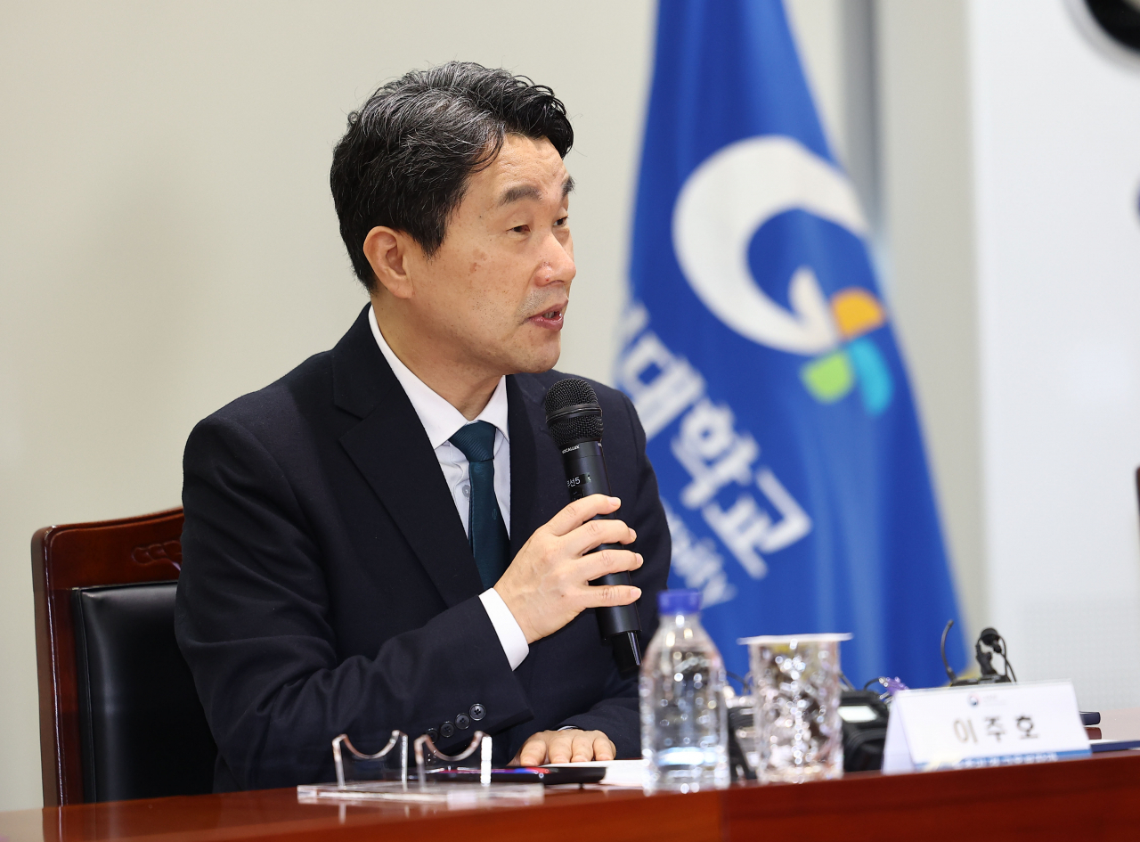 이주호 사회부총리 겸 교육부 장관이 14일 오전 경기도 성남시 수정구 가천대학교 글로컬캠퍼스에서 열린 의대생 단체행동 관련 가천대 의과대학 간담회에서 인사말을 하고 있다. [연합]