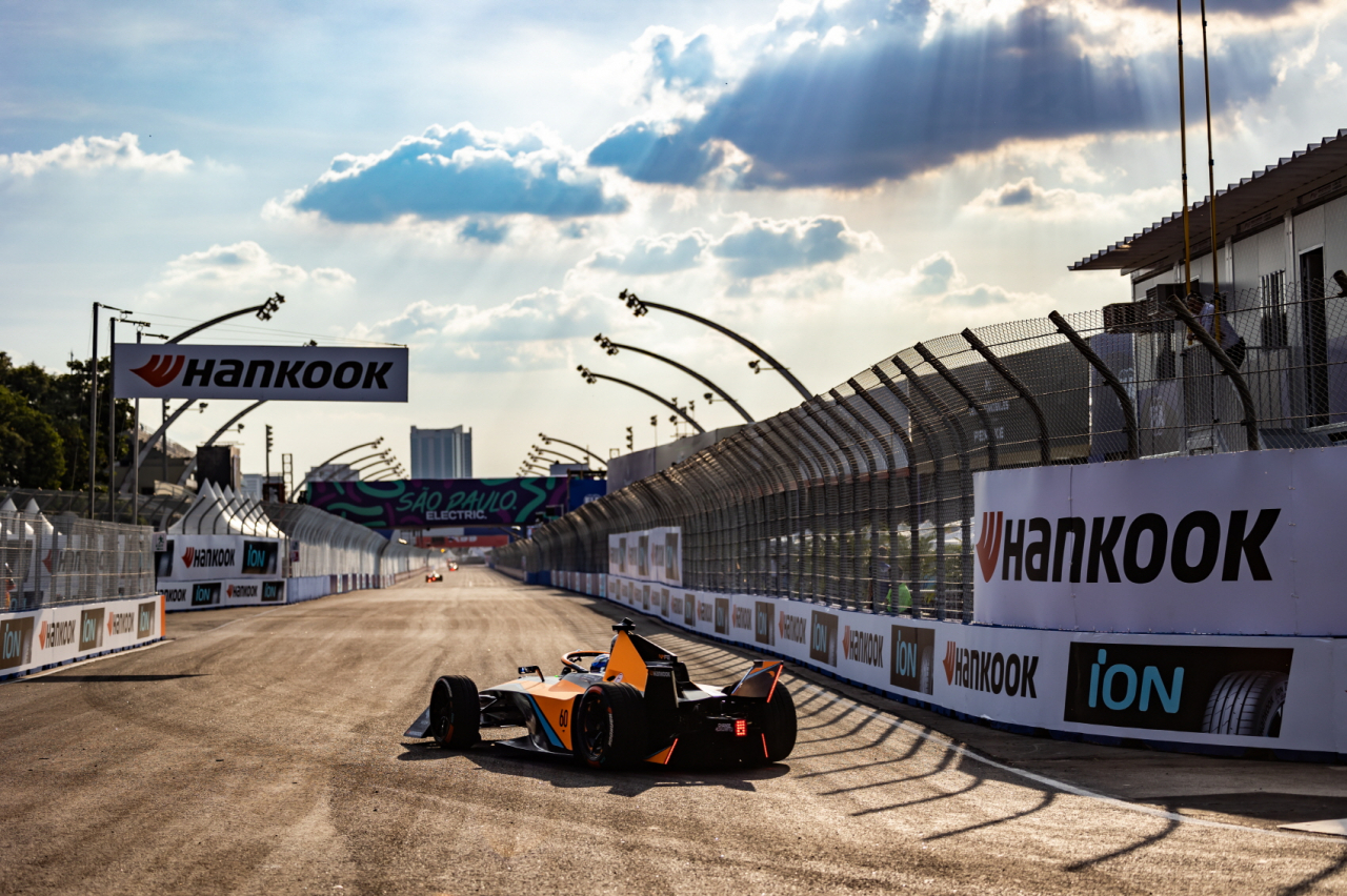 포뮬러 E 시즌 9 2023 상파울루 E-PRIX 대회 장면. [한국타이어앤테크놀로지 제공]