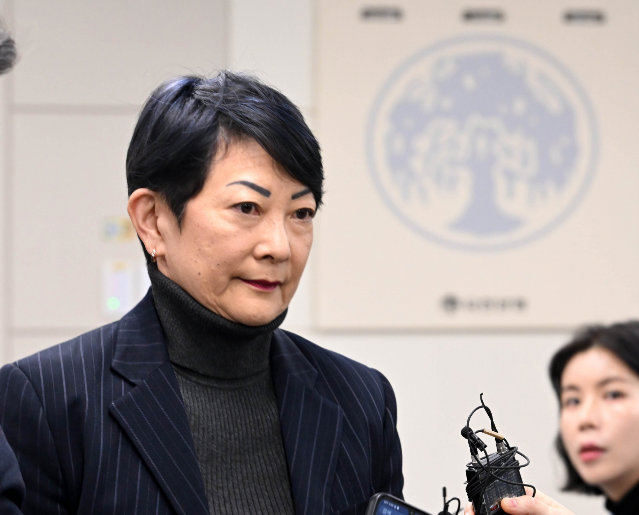유한양행 창업주 유일한 박사의 손녀 유일링 이사가 15일 오전 서울 동작구 본사에서 열린 제 101기 정기주주총회장으로 들어가고 있다. 이상섭 기자