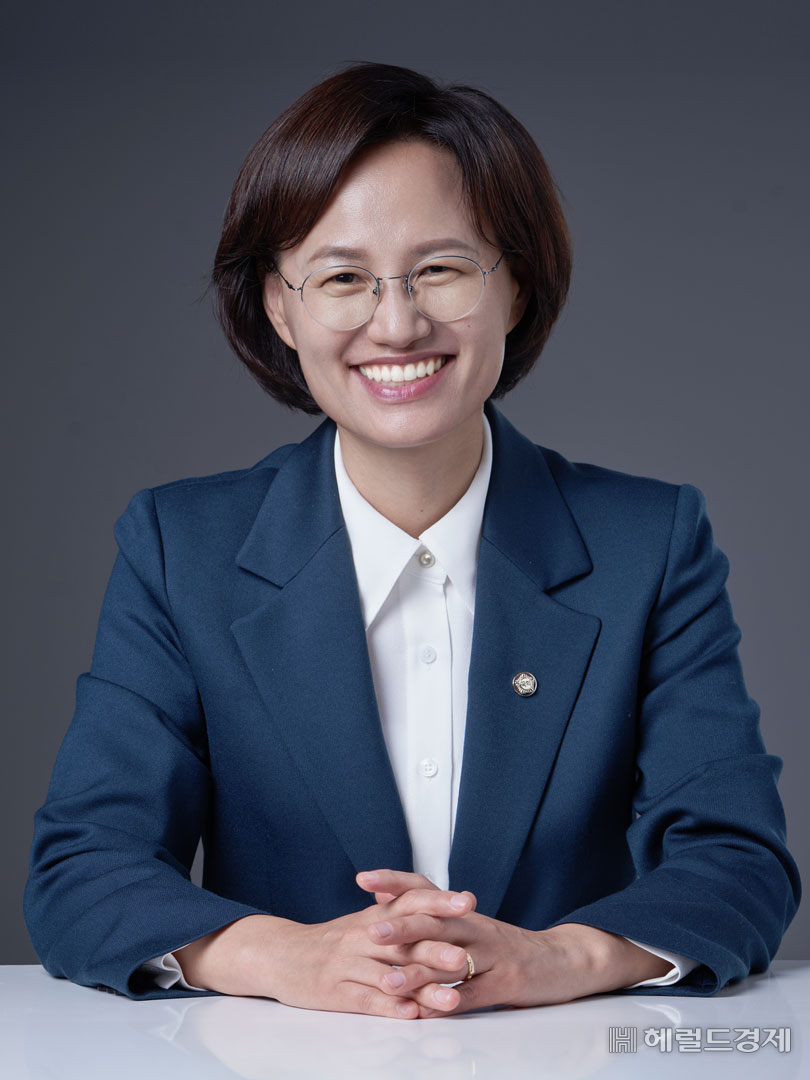 강은미 녹색정의당 의원은 중대재해처벌법 발의 등 사회적약자를 위한 제도개선에 발품을 팔고 있다.