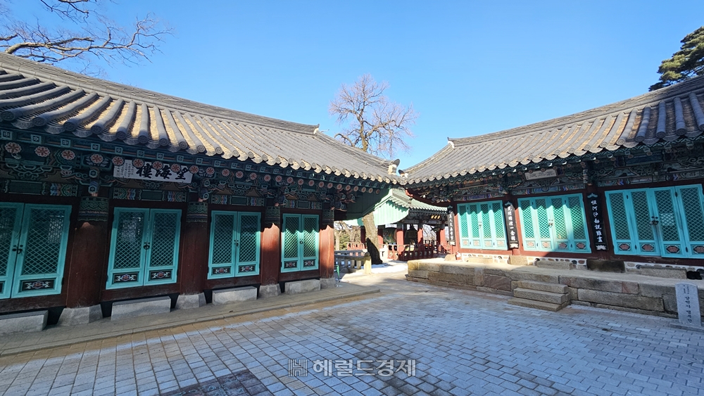 삼각사의 경내
