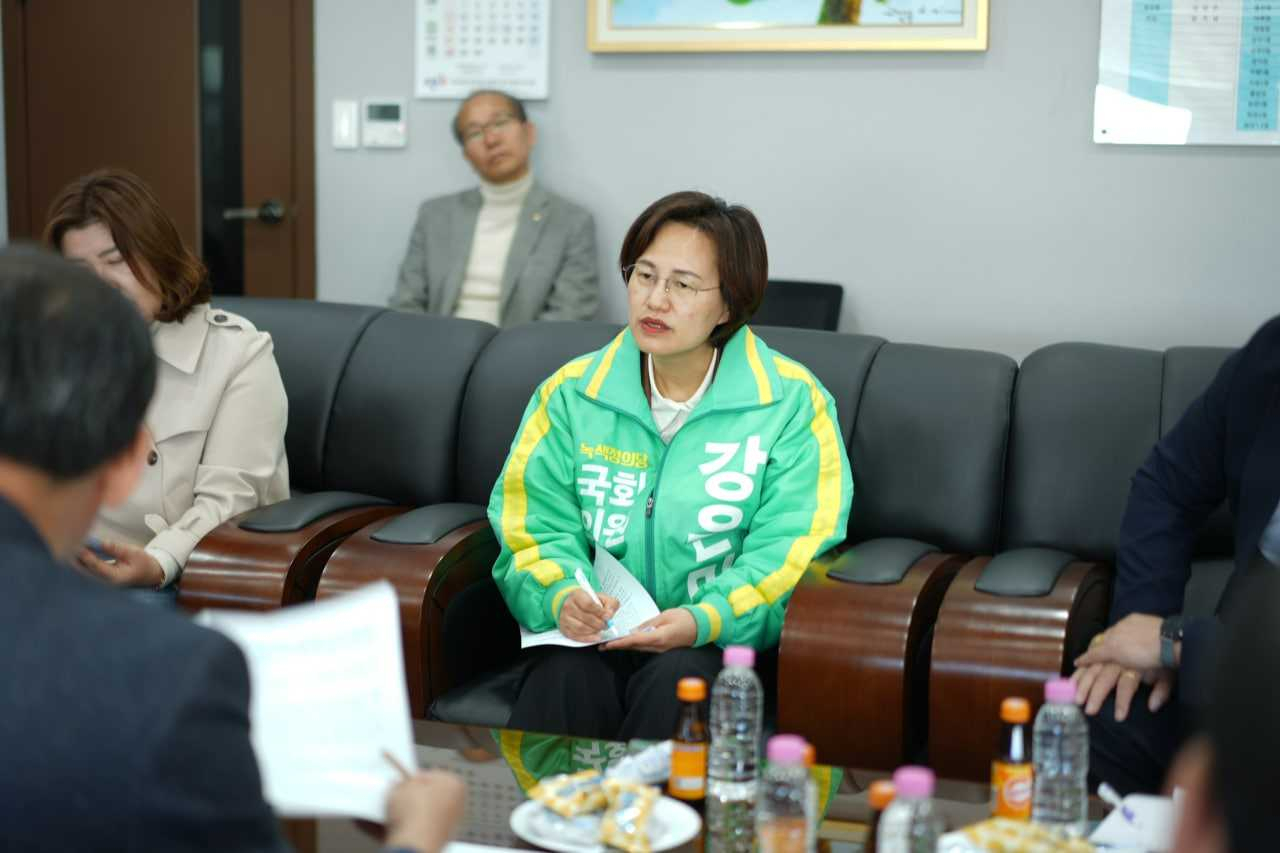 강은미 의원은 15일 한국공인중개사협회 광주광역시지부와 정책간담회를 개최했다.