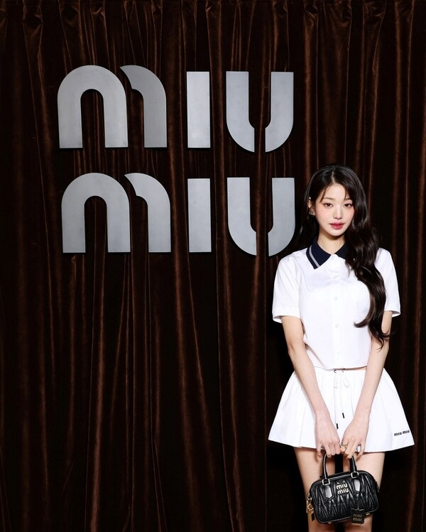 미우미우는 걸그룹 아이브(IVE)의 장원영을 모델로 내세웠다. [미우미우 제공]