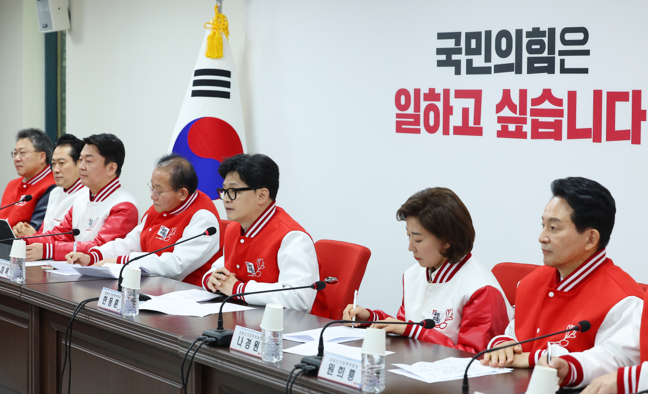 국민의힘 총괄선대위원장인 한동훈 비상대책위원장이 17일 오전 서울 여의도 중앙당사에서 열린 중앙선거대책위원장 회의에서 발언하고 있다. [연합]