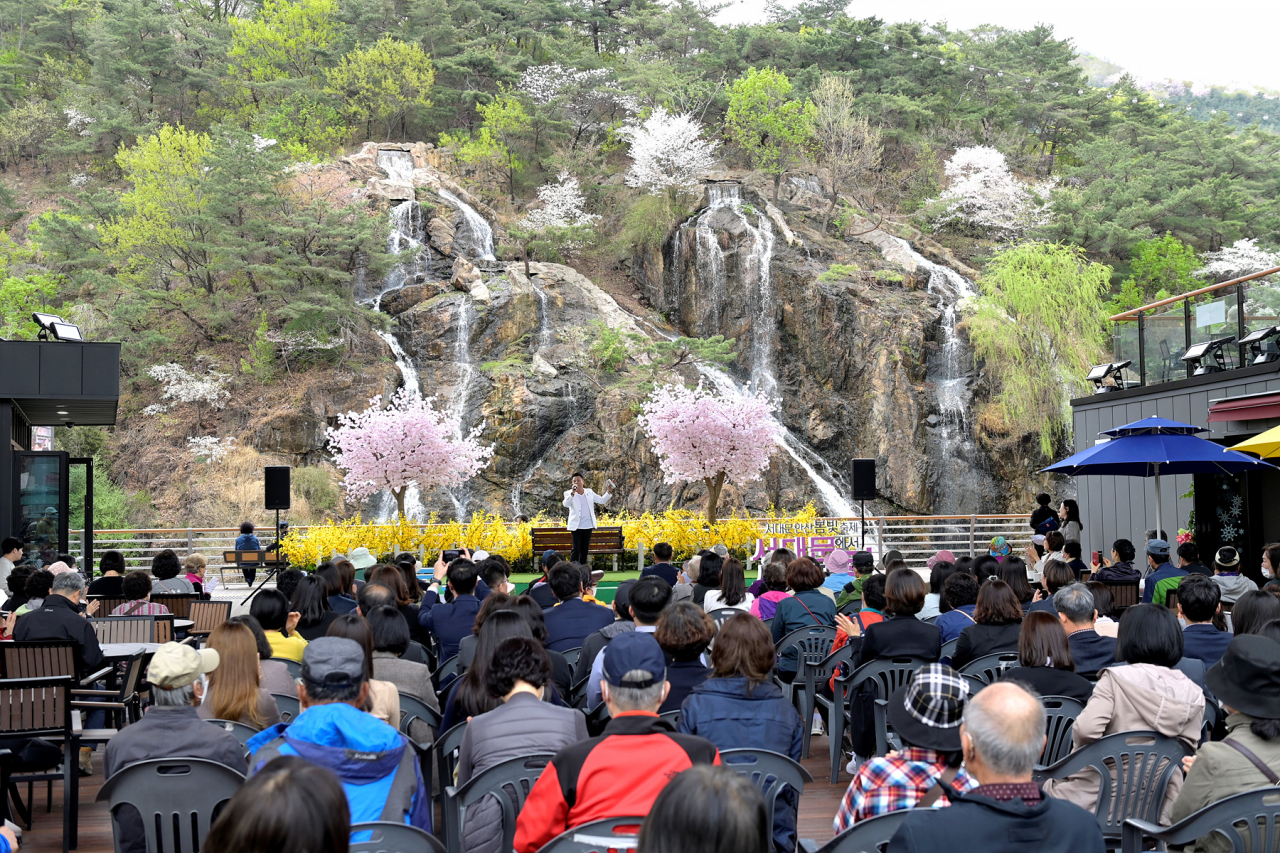 서울 서대문구는 이달 30&sim;31일과 4월 5&sim;7일 안산과 홍제천 일대에서 서대문 봄맞이 축제 ‘봄빛 서대문에서 만나 봄’을 개최한다고 18일 밝혔다.[서대문구 제공]