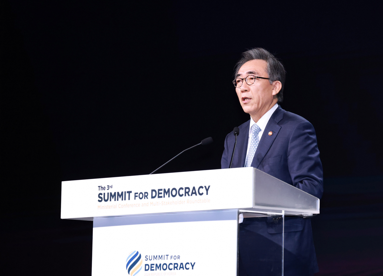 조태열 외교부 장관이 18일 서울 신라호텔에서 열린 제3차 민주주의 정상회의 장관급 회의 개회식에서 개회사를 하고 있다. [연합]