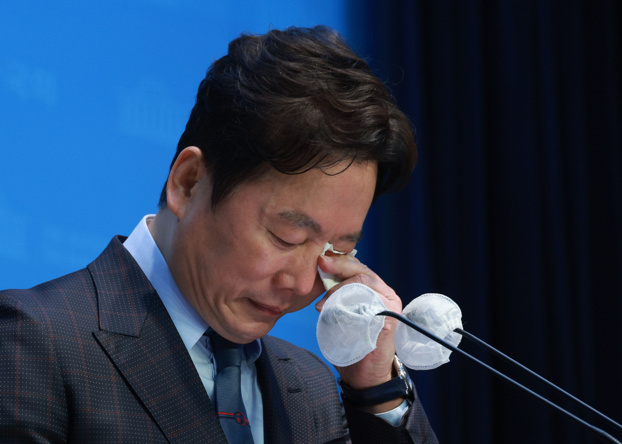 정봉주 전 의원이 18일 오전 국회 소통관에서 입장 발표 기자회견을 하고 있다. [연합]