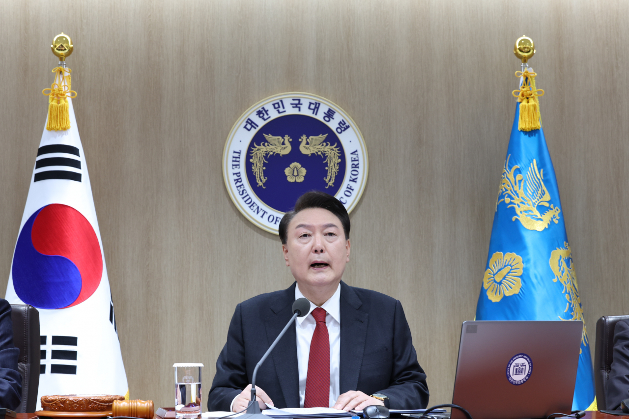 윤석열 대통령이 19일 서울 용산 대통령실 청사에서 열린 국무회의에서 발언하고 있다. [연합]