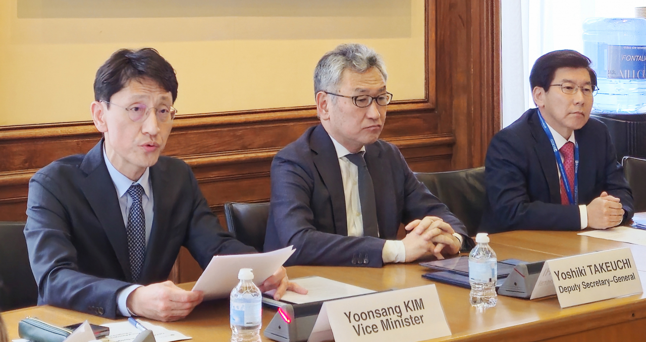 김윤상 기획재정부 차관이 18일(현지시간) 한-OECD 국제공동연구 착수식에 참석해 개회사를 하고 있다. [기획재정부]