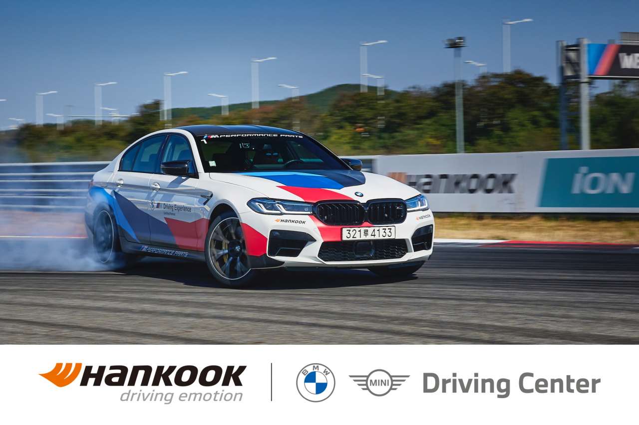 한국타이어가 BMW 그룹 코리아에서 운영하는 드라이빙 복합 문화 공간 ‘BMW 드라이빙 센터’ 시승 차량에 고성능 타이어 6종을 공급한다. [한국타이어앤테크놀로지 제공]