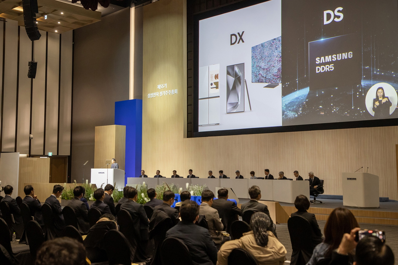 삼성전자가 20일 경기도 수원시 수원컨벤션센터에서 주주, 기관투자자, 경영진이 참석한 가운데 제55기 정기 주주총회를 개최했다. 삼성전자는 주주총회에서 사업전략을 공유하고 주주와의 대화 시간을 가졌다. [삼성전자 제공]