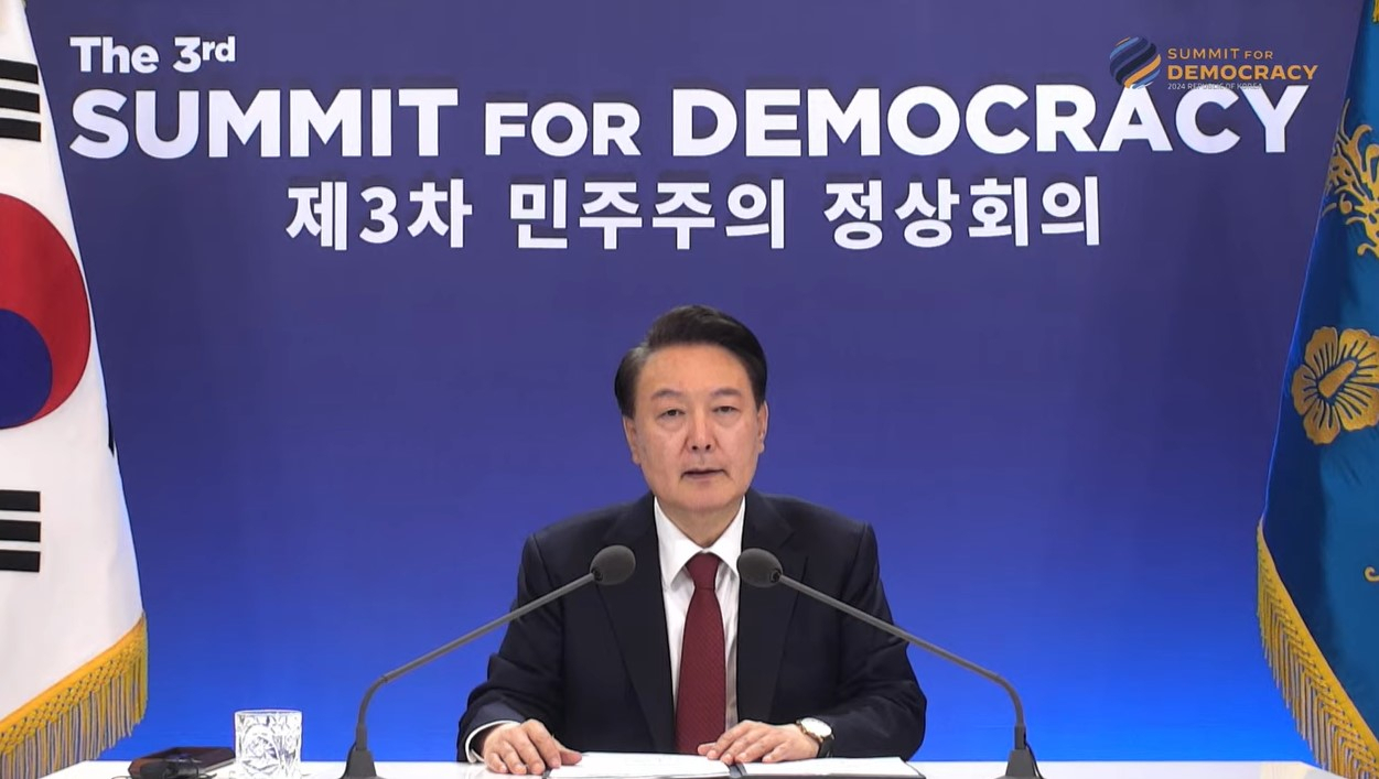 제3차 민주주의 정상회의 제2세션에서 모두발언 중인 윤석열 대통령.[유튜브 캡쳐]
