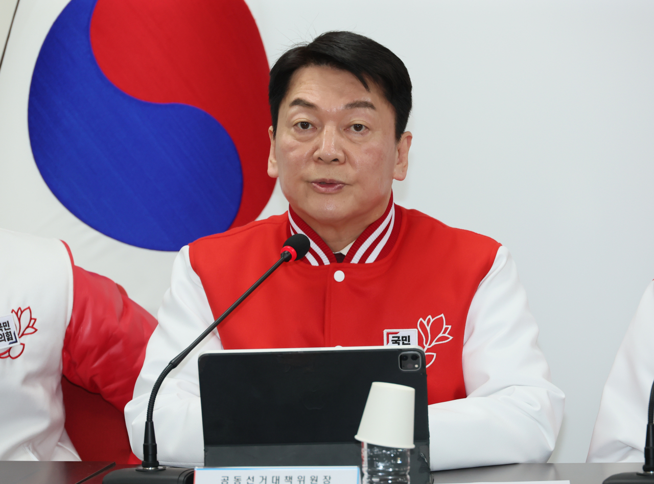 국민의힘 안철수 공동선거대책위원장이 18일 오전 서울 여의도 중앙당사에서 열린 중앙선거대책위원회의에서 발언하고 있다. [연합]