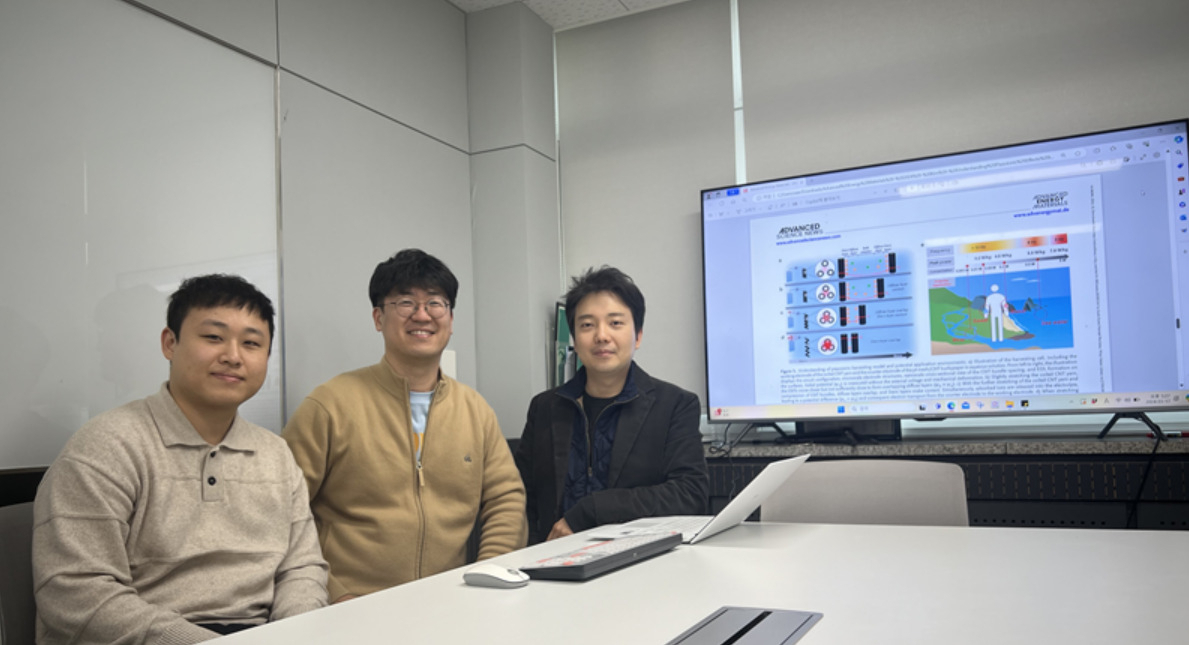 이번 연구를 수행한 공동연구팀. 김건중(왼쪽부터) 박사, 김시형 생기원 박사, 김현 화학연 박사.[한국생산기술연구원 제공]