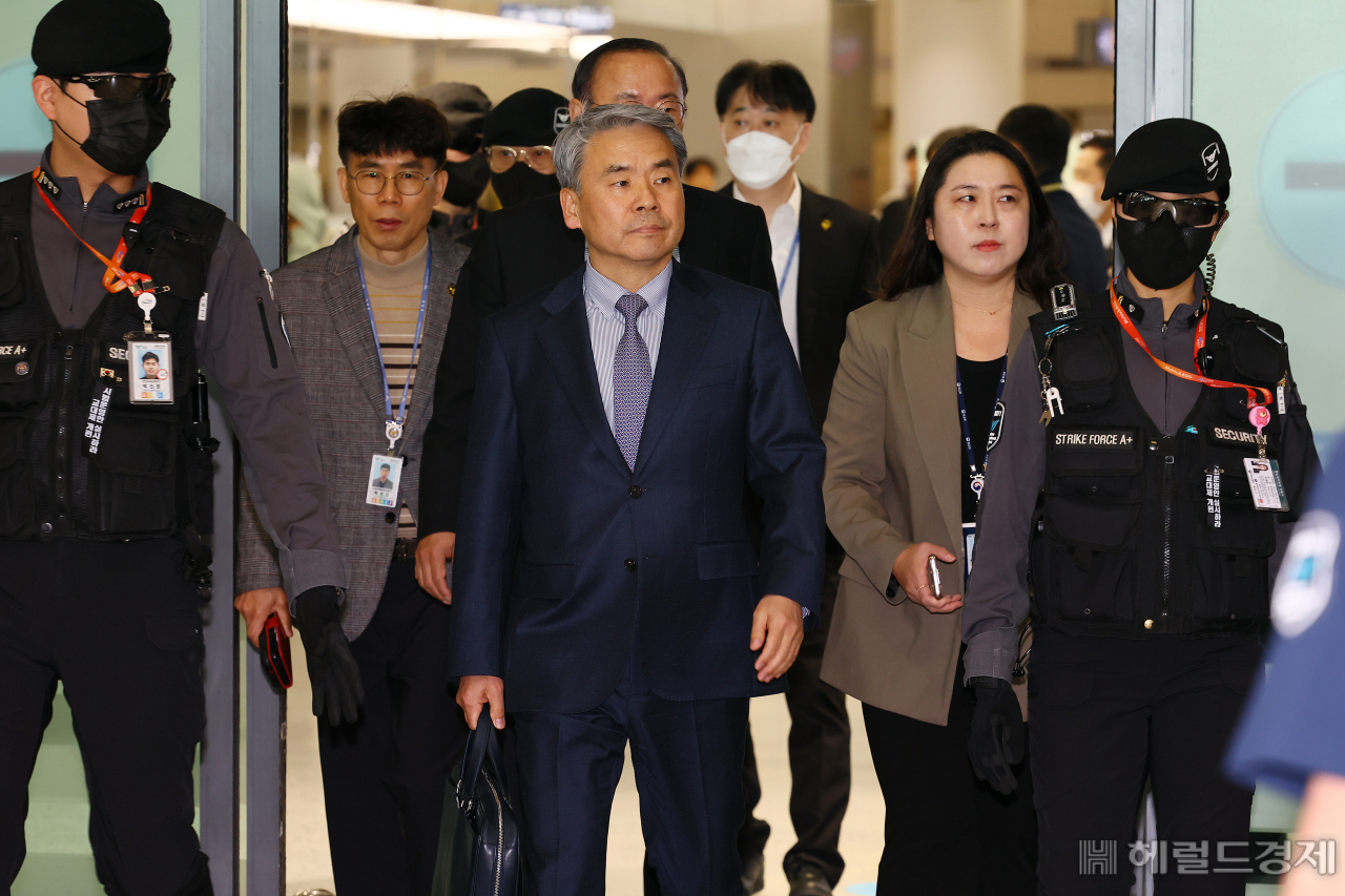 이종섭 주호주 대사가 21일 오전 인천국제공항을 통해 귀국하고 있다. 영종도=이상섭 기자