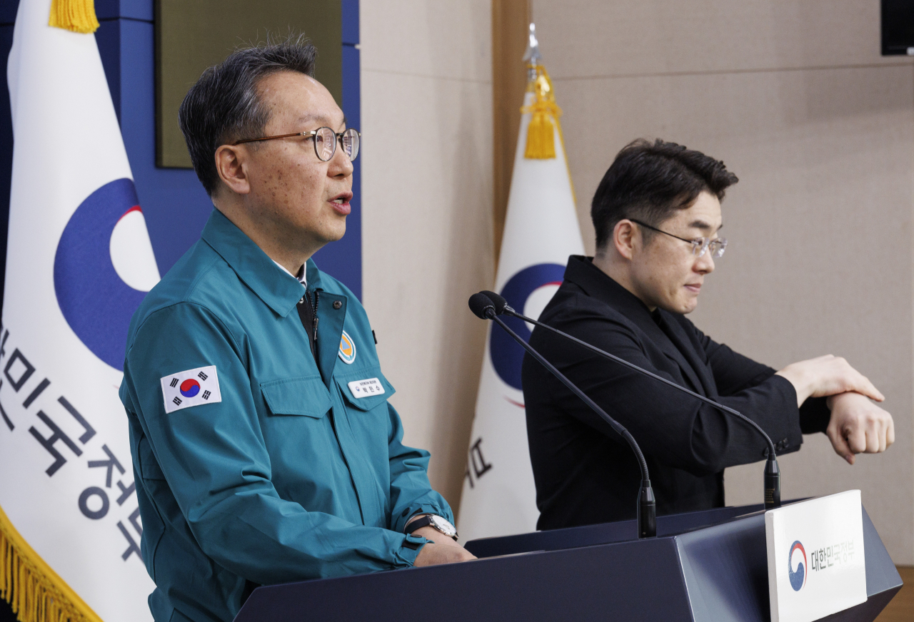 박민수 중앙사고수습본부 부본부장(보건복지부 제2차관)이 21일 오전 서울 종로구 정부서울청사 별관에서 중수본 브리핑을 하고 있다.[연합]