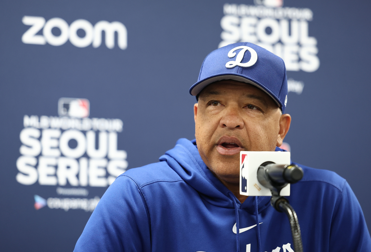 21일 오후 미국프로야구(MLB) 공식 LA 다저스 대 샌디에이고 파드리스 2차전 경기를 앞둔 서울 고척 스카이돔에서 로스앤젤레스 다저스 데이브 로버츠 감독이 기자회견을 하고 있다. [연합]
