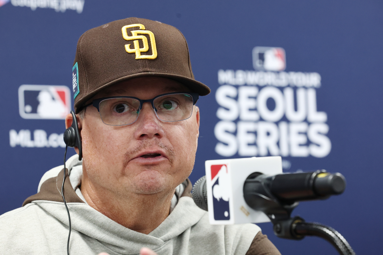 21일 오후 미국프로야구(MLB) LA 다저스 대 샌디에이고 파드리스 2차전 경기를 앞둔 서울 고척스카이돔에서 샌디에이고 파드리스의 마이크 실트 감독이 기자회견을 하고 있다. [연합]