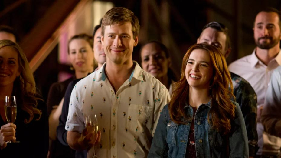 A scene from "Set It Up," starring Glen Powell (left) and Zoey Deutch (Netflix)
